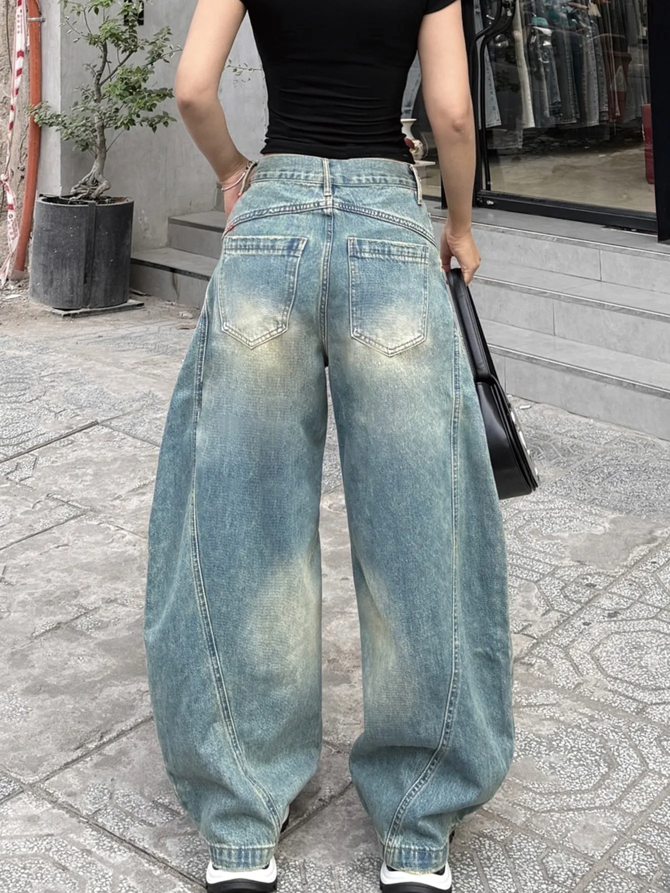 Contrast-Stitch White Cropped Jeans