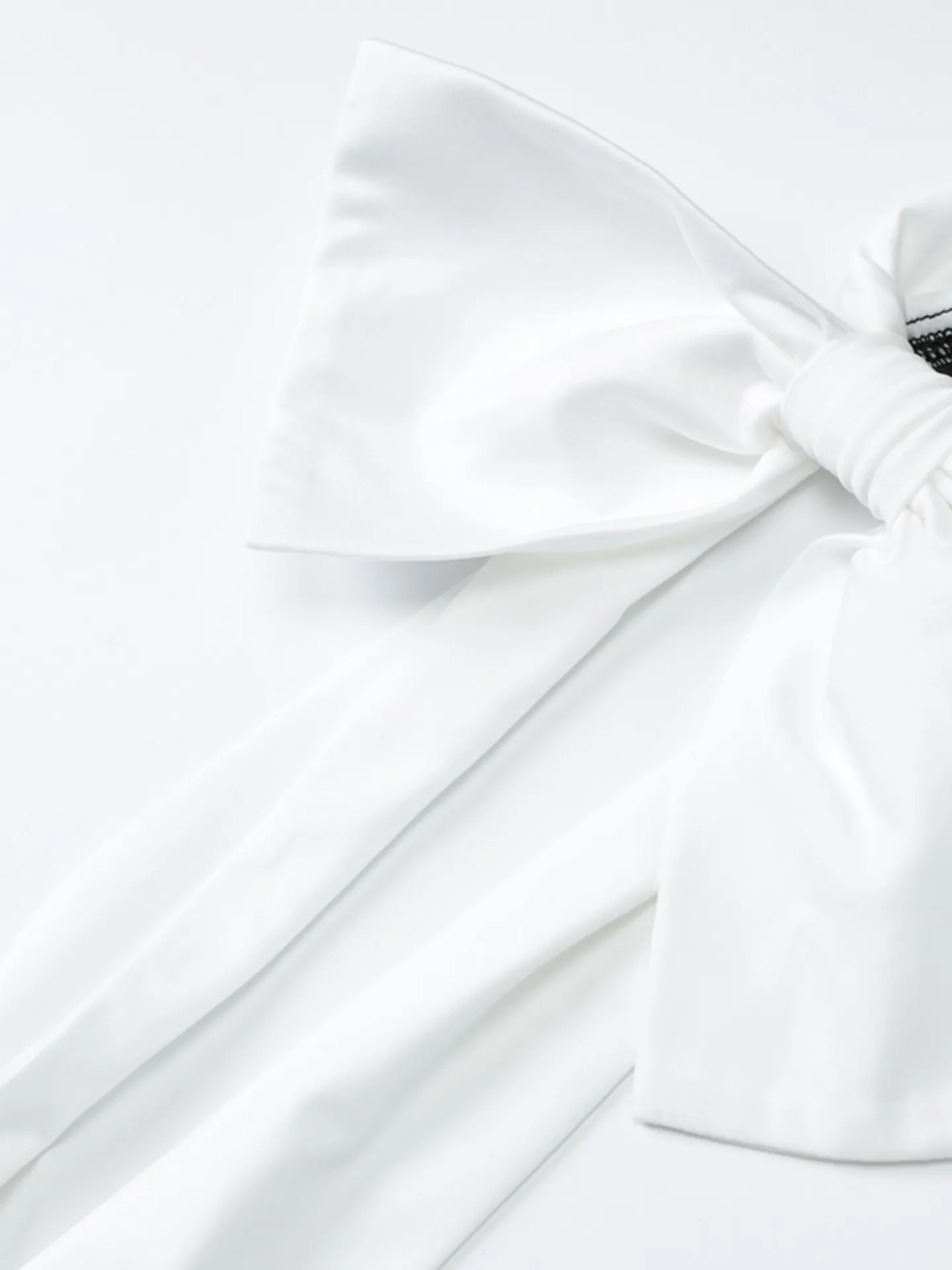 Elegant Contrasting Bow Bodycon Dress main image 0