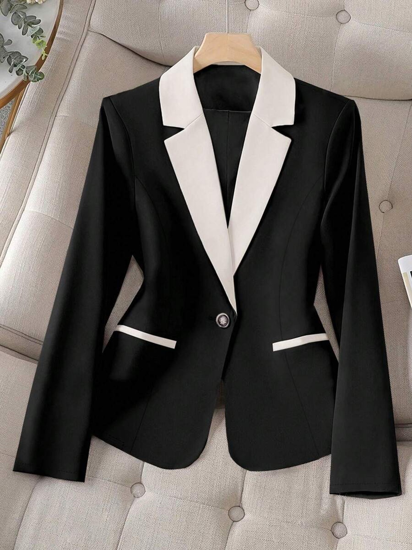 Black-White Contrast Classic Blazer