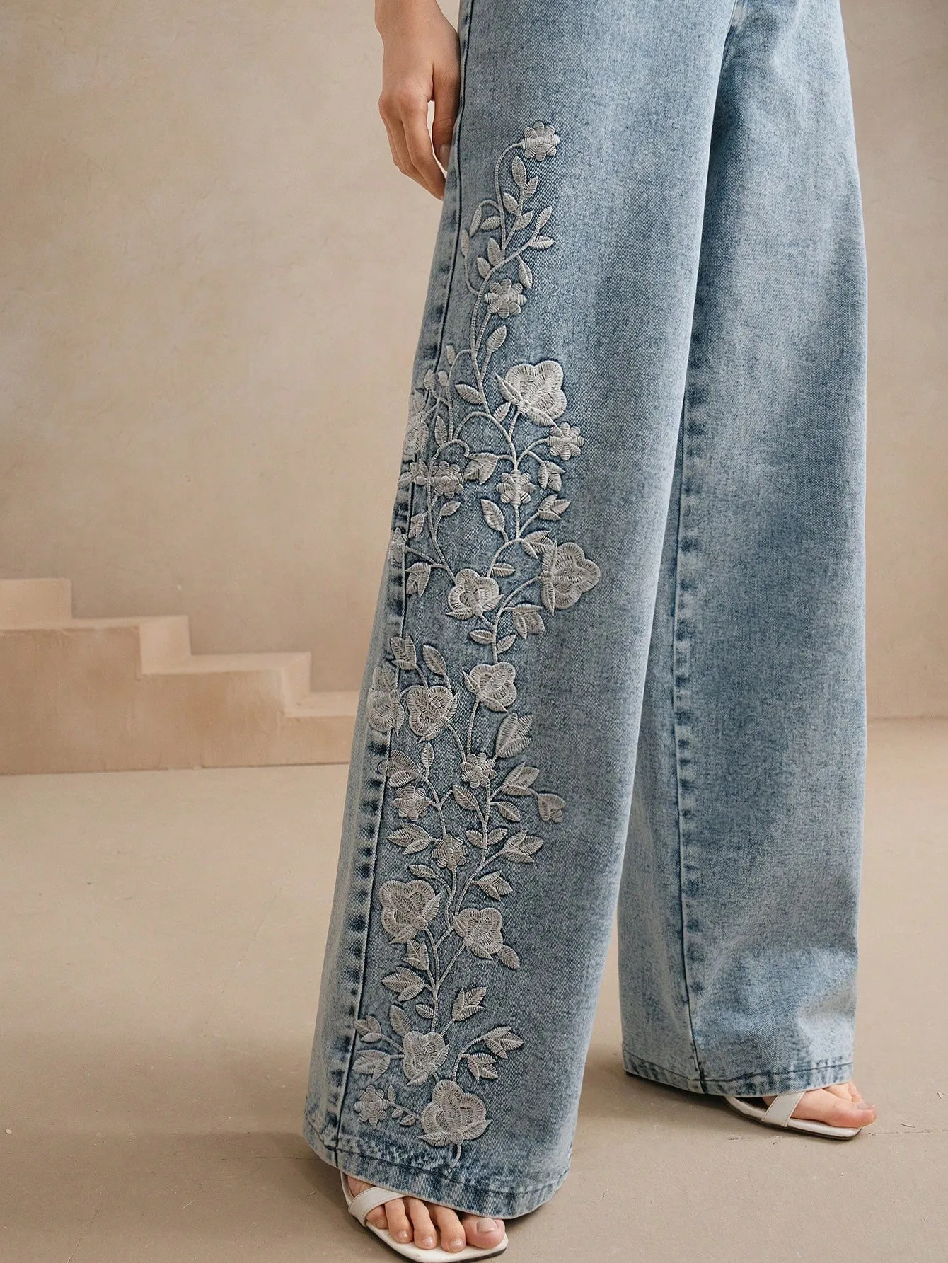 [ Slight Stretch ] High Waist Light Wash Flower Embroidered Straight ...